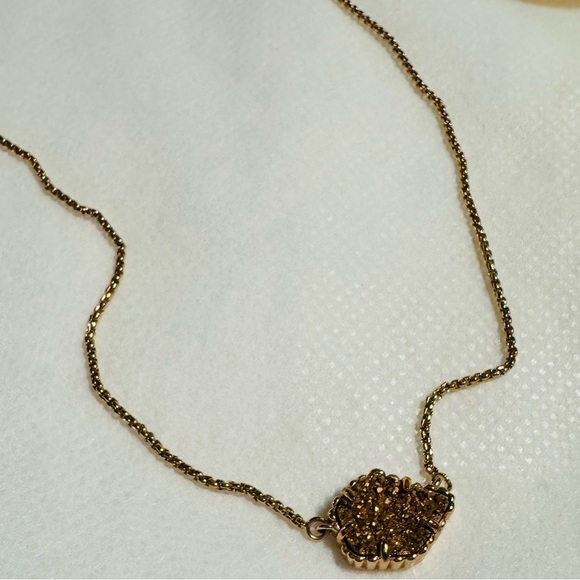 Kendra Scott Drusy Necklace Goldtone, Excellent Pre-Owned Condition 18”+ 1.5 Ext - Picture 1 of 7